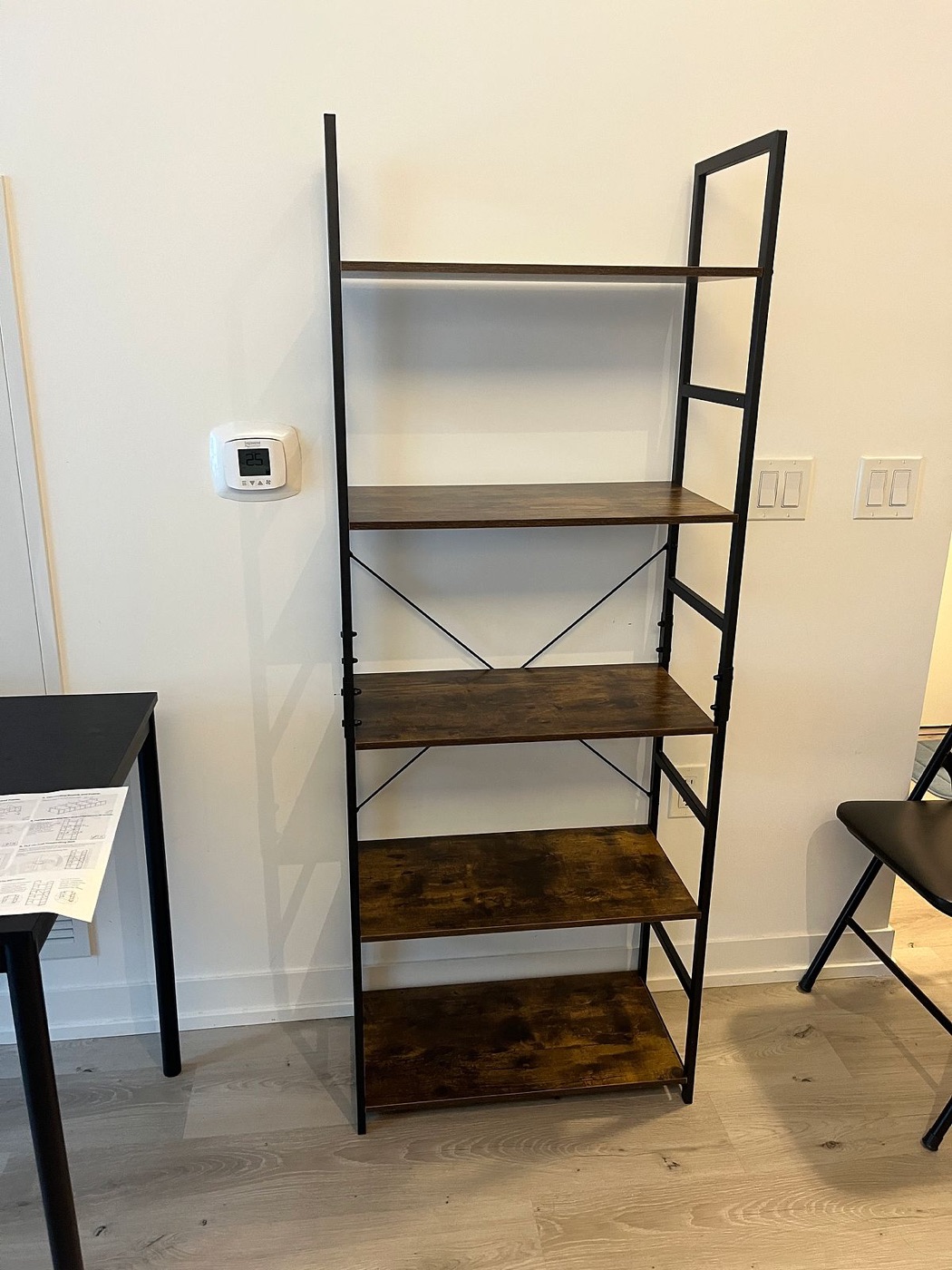 Assembly of storage furniture suited to condo office setups