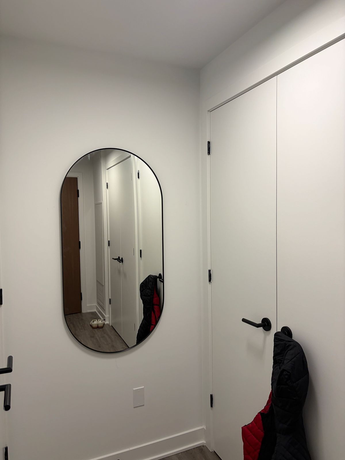 Oval Entryway Mirror Mounting